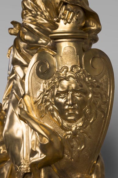 Importante pendule en bronze doré, signée LEROLLE Frères Paris, figurant Cérès aux pieds de Minerve présentant son bouclier-4