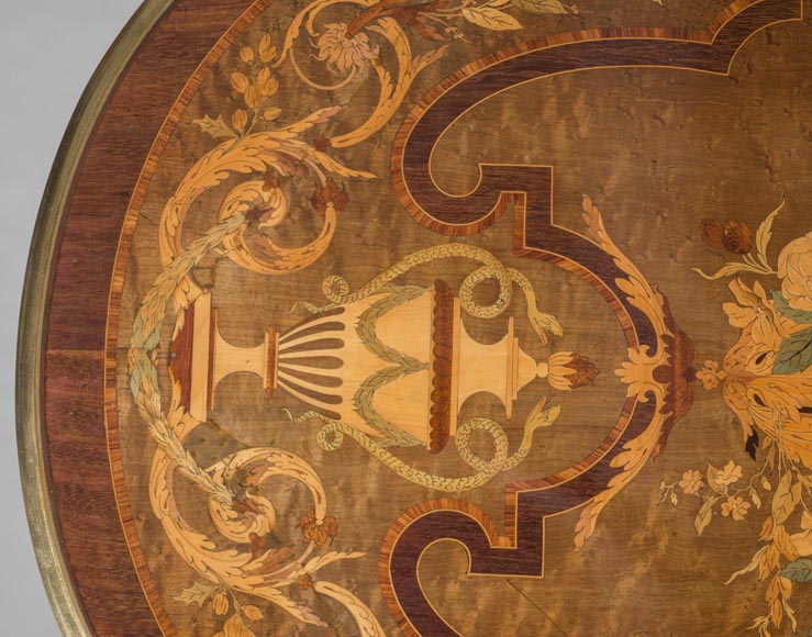 Exceptionnelle table de style Napoléon III en marqueterie de bois de diverses variétés, seconde moitié du XIXe siècle-8