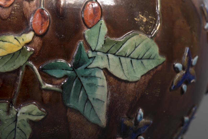 Fernand THESMAR, Cache pot en céramique au décor floral en émail appliqué-6