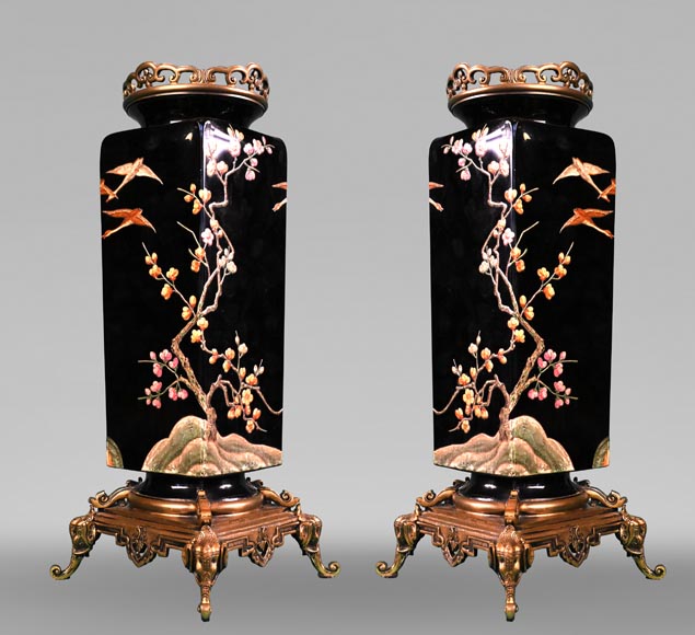 BACCARAT, Paire de vases au décor japonisant d’arbres en fleur et d’oiseaux, vers 1880-1