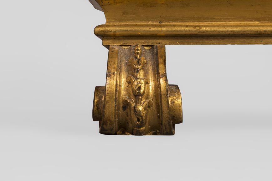 Henry Dasson, Paire de chenets aux sphinges, de style Régence, en bronze doré, 1882-3