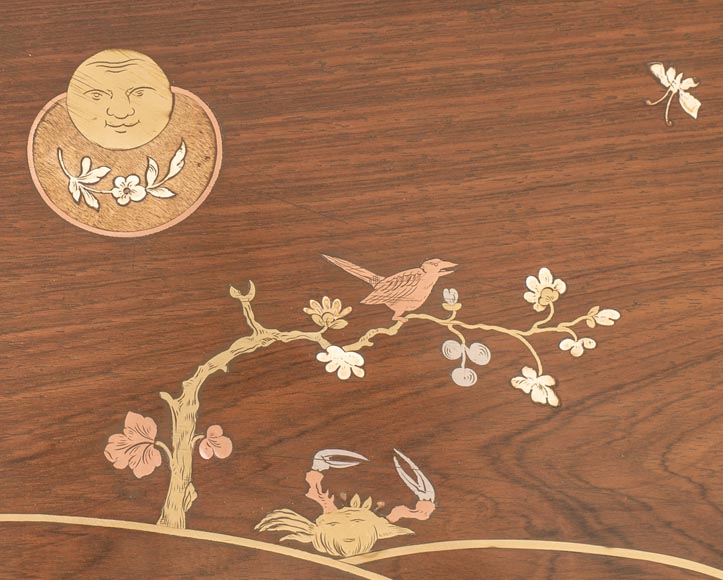 Suite de quatre tables gigognes japonisantes à décor en marqueterie de métal-9