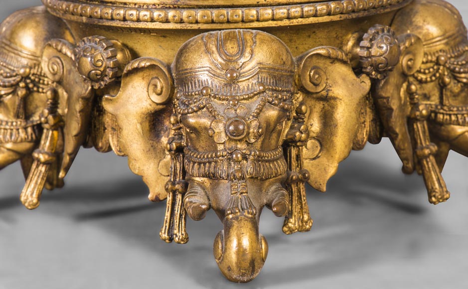 Très belle paire de vases en émail cloisonné de style Orientaliste à têtes d'éléphants d'après Edouard Lièvre-3