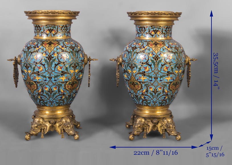 Très belle paire de vases en émail cloisonné de style Orientaliste à têtes d'éléphants d'après Edouard Lièvre-9
