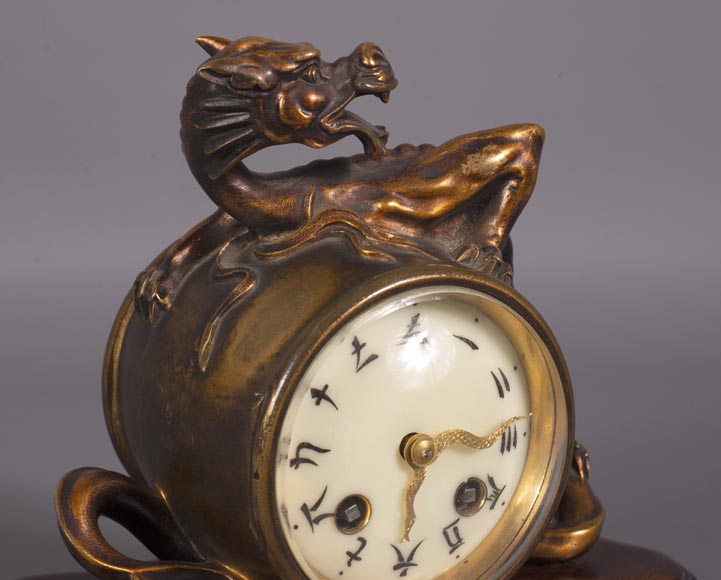 Pendule japonisante au dragon en bronze-2