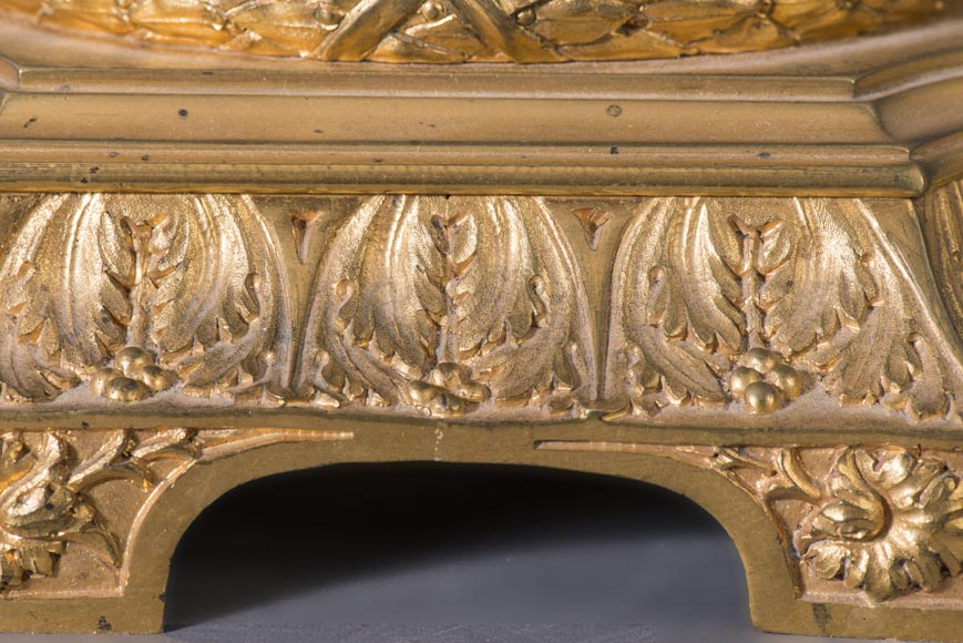 Coupe en porcelaine de Canton avec très belle monture en bronze doré, XIXe siècle-4