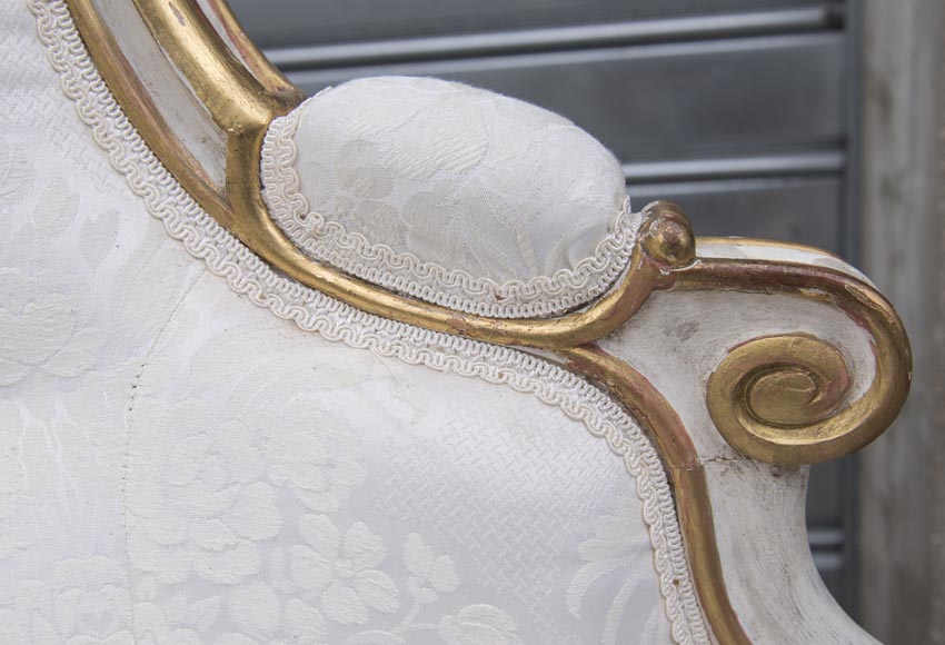 Grande banquette ancienne de style Louis XV en bois doré-7