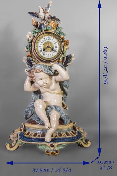 Pendule en faïence polychrome, à décor de Cupidon soutenant le cadran-11