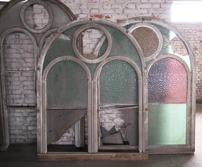 Ensemble de cadres de fenêtres en bois en forme d'arcade et verres de couleurs-6