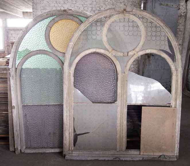 Ensemble de cadres de fenêtres en bois en forme d'arcade et verres de couleurs-7
