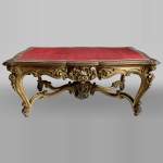 Table de milieu de style Louis XV en bois doré sculpté, XIXe siècle