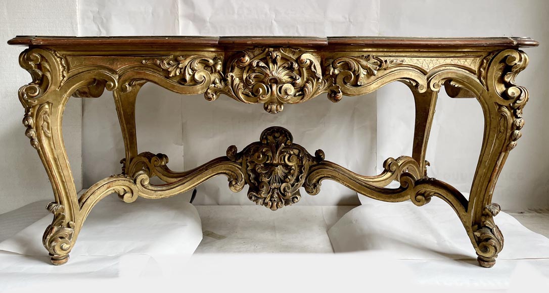 Table de milieu de style Louis XV en bois doré sculpté, XIXe siècle-3