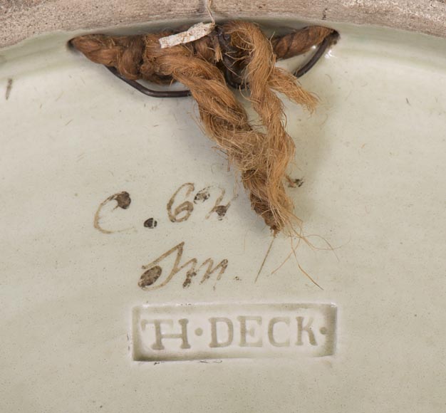 Théodore DECK (1823-1891) - Plat en faïence émaillée à décor d'une libellule en vol et d'un martin-pêcheur-5