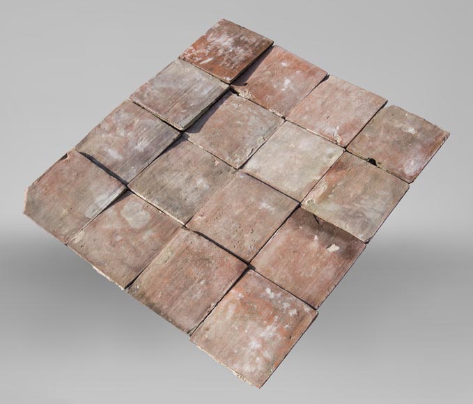 Petit lot de tomettes anciennes en terre cuite de forme carré-0