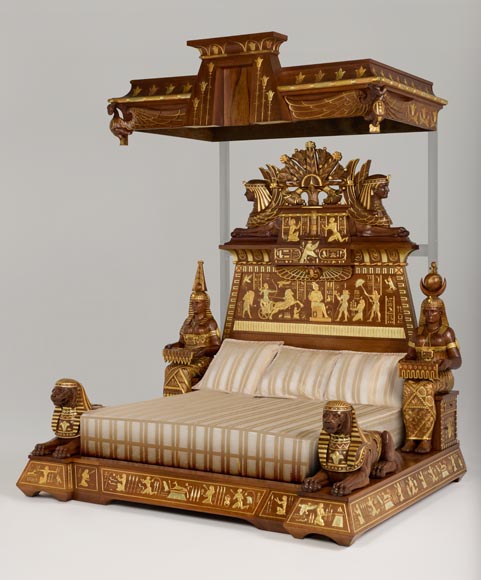  Louis MALARD, Chambre à coucher unique de style « rhamsésien » en noyer rehaussé de feuilles d’or, Exposition Universelle de 1889-0