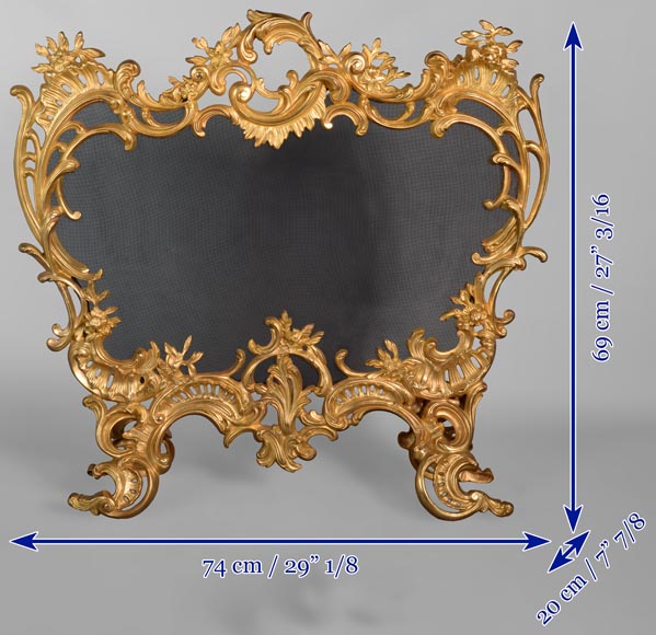 Très riche pare étincelle de style Louis XV en bronze doré-7