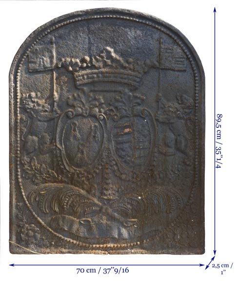 Plaque de cheminée ancienne à décor d'armoiries et de lions porte-drapeau-9