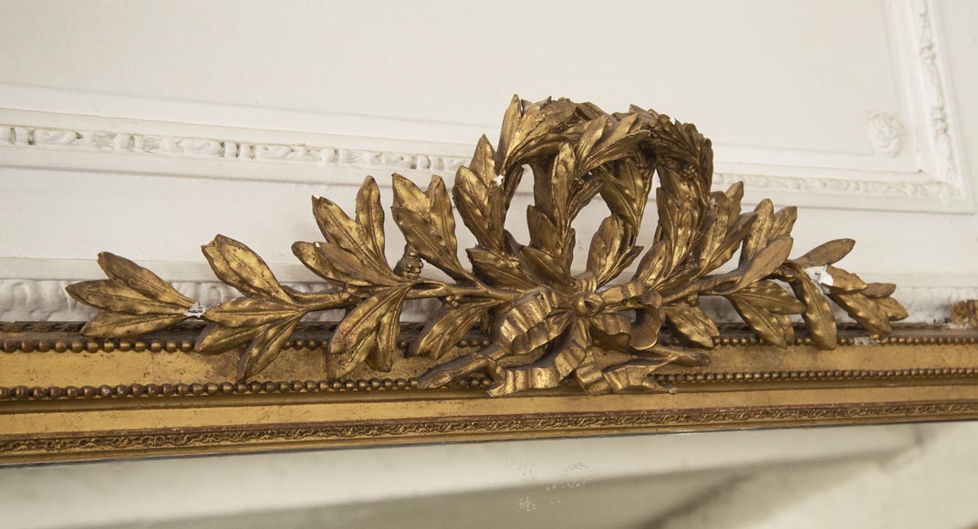 Trumeau ancien doré de style Louis XVI orné d'une couronne de laurier-2