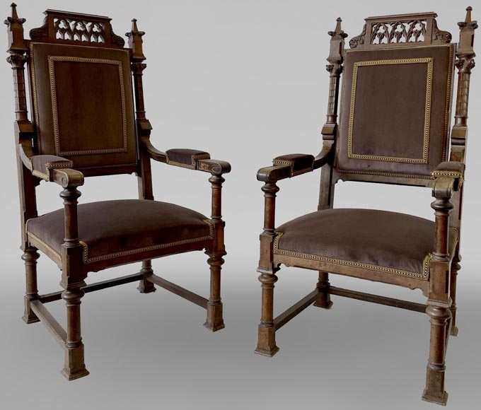 Paire de fauteuils Néo-Gothiques en noyer, XIXe siècle-0