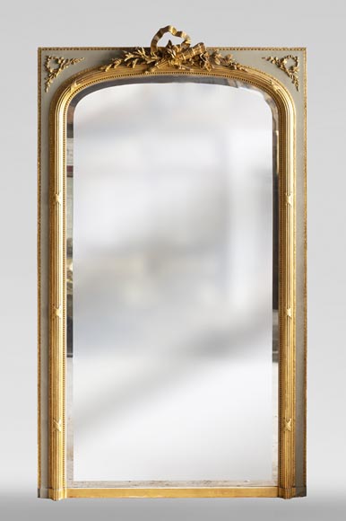 Trumeau ancien de style Louis XVI, à décor doré et miroir biseauté-0