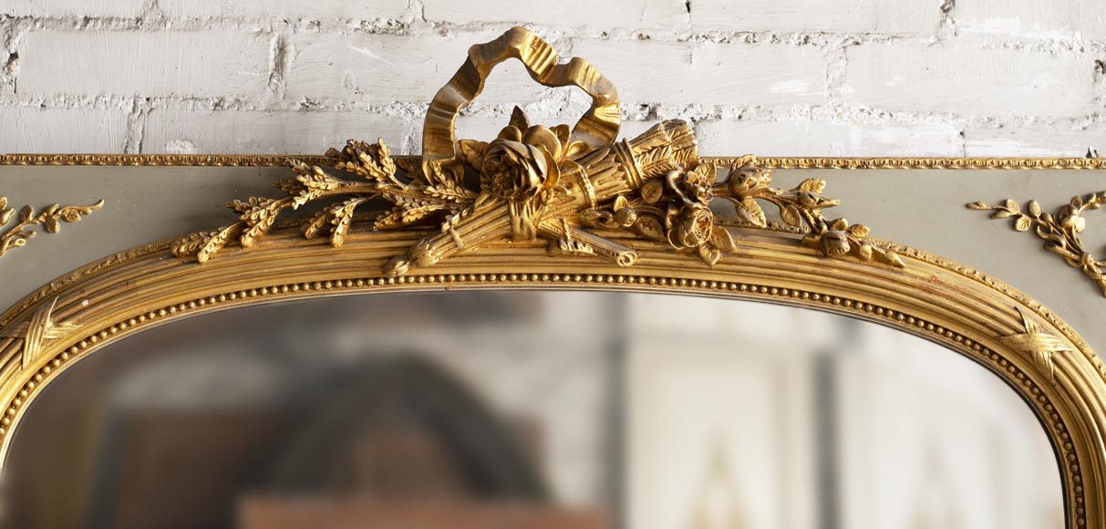 Trumeau ancien de style Louis XVI, à décor doré et miroir biseauté-1
