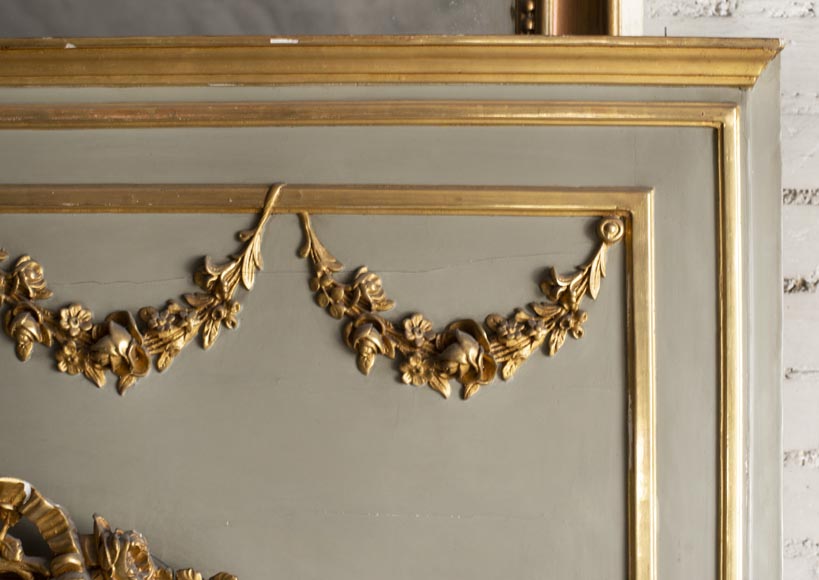 Trumeau ancien doré de style Louis XVI, animé de guirlandes de fleurs-2