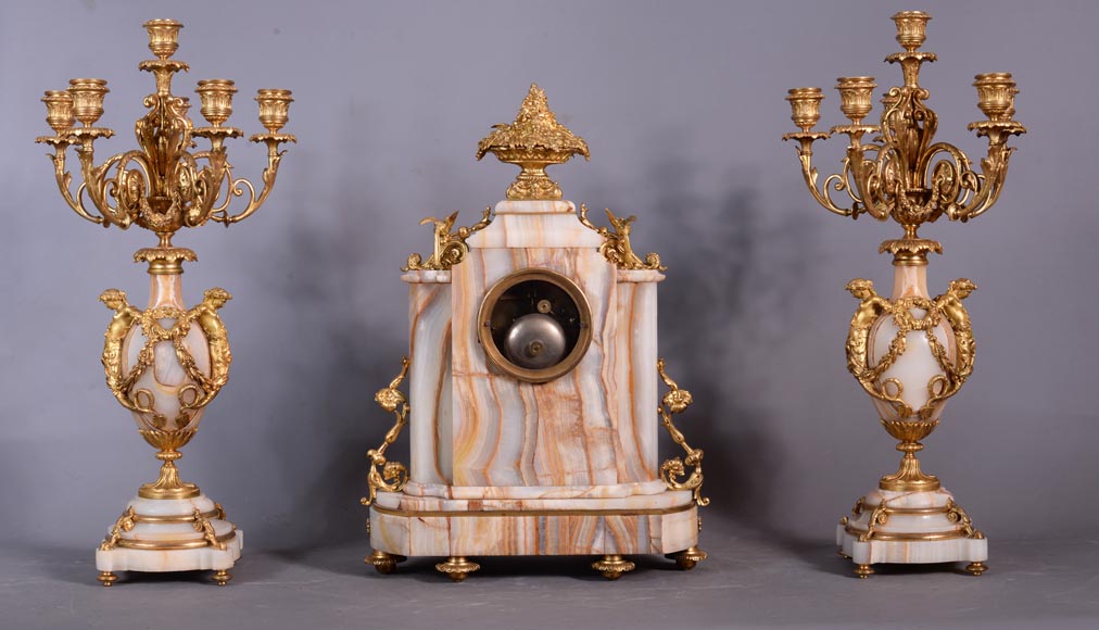 Garniture de cheminée en onyx et en bronze doré Napoléon III, vers 1860-12