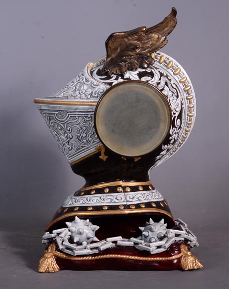 Pendule en forme de heaume en céramique émaillée, fin du XIXe siècle-10