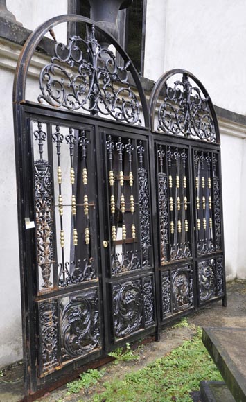Ensemble de six portes modernes en fonte dans le style des portails XVIIIe-1