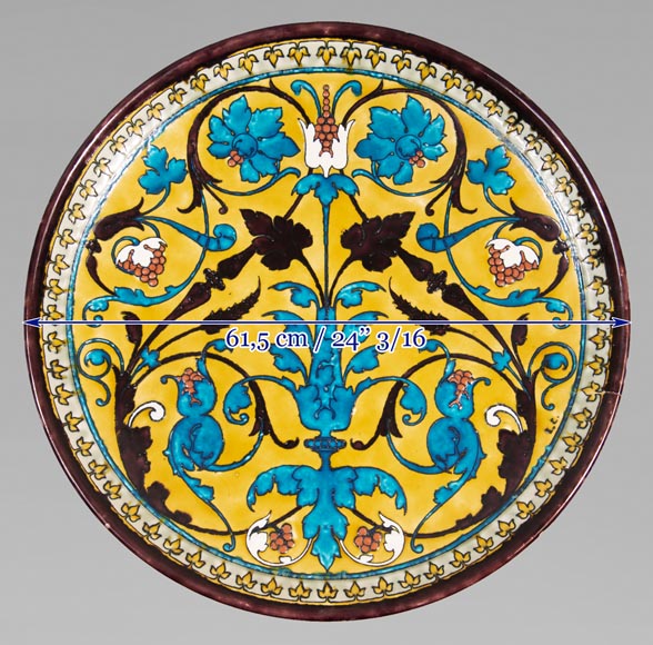 Théodore DECK (1823-1891) - Plat rond en céramique à décor oriental d'un vase fleuri et rinceaux feuillagés sur fond jaune-8