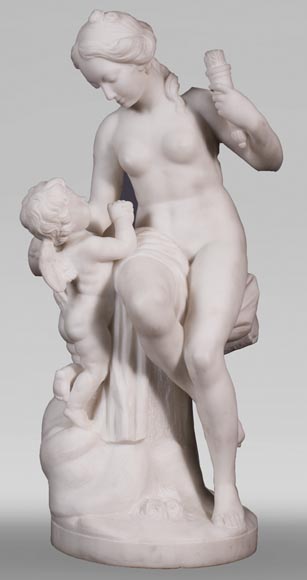 Etienne Maurice FALCONET (d'après) - Vénus retirant le carquois de Cupidon, en marbre de Carrare-0