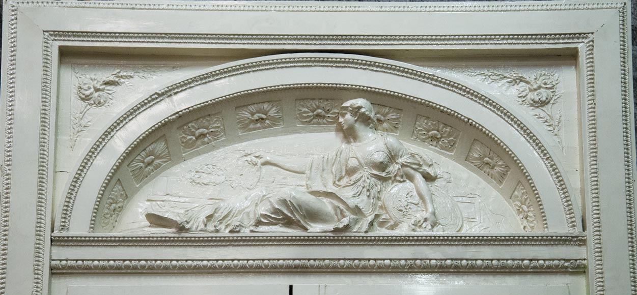 Porte ancienne de style Louis XVI au bas-relief à décor d'une scène allégorique-1