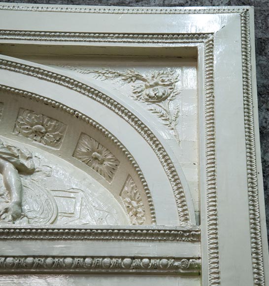 Porte ancienne de style Louis XVI au bas-relief à décor d'une scène allégorique-2