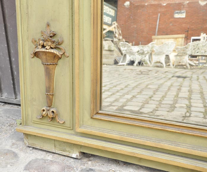 Beau trumeau ancien de style Louis XVI à décor de panier et fleurs en stuc doré et laqué vert-6
