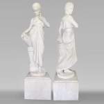 Deux statues en marbre blanc représentant « Rebecca » et « Ruth »