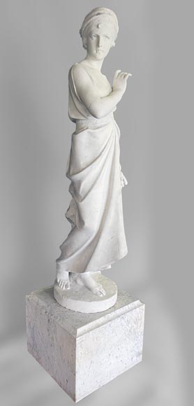 Deux statues en marbre blanc représentant « Rebecca » et « Ruth »-2