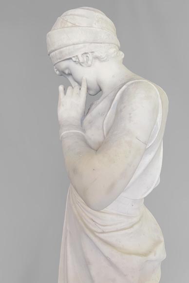Deux statues en marbre blanc représentant « Rebecca » et « Ruth »-12