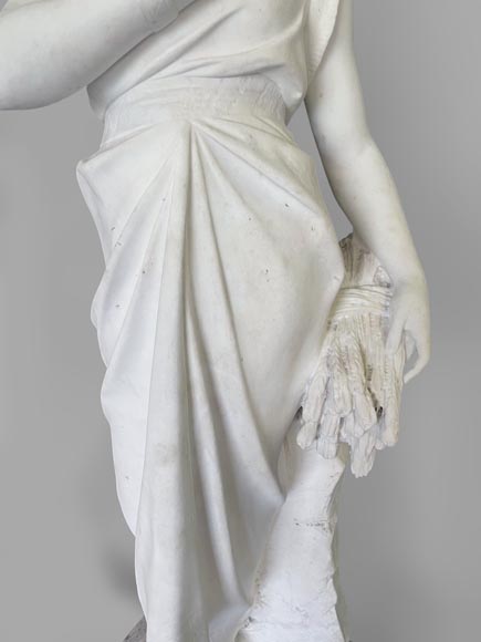 Deux statues en marbre blanc représentant « Rebecca » et « Ruth »-13