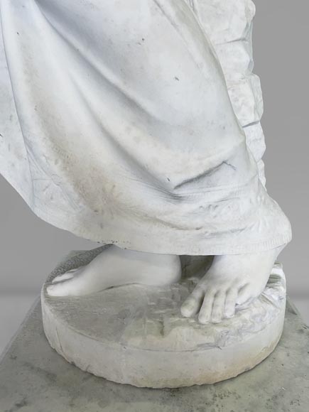 Deux statues en marbre blanc représentant « Rebecca » et « Ruth »-18