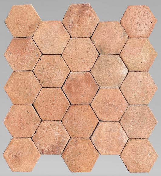 Important lot d'environ 24,5 m² de dalles hexagonales anciennes en terre cuite, XIXe siècle-0