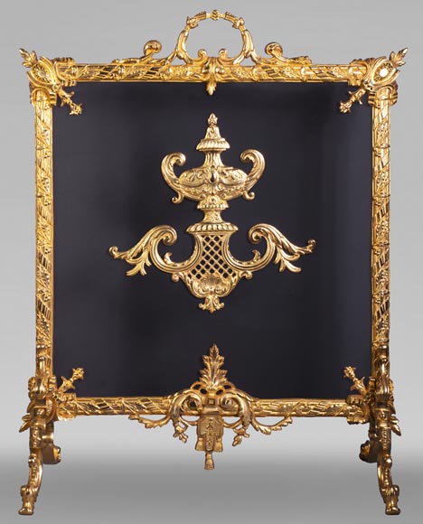 Pare-étincelles ancien de style Napoléon III à décor d'un vase-0
