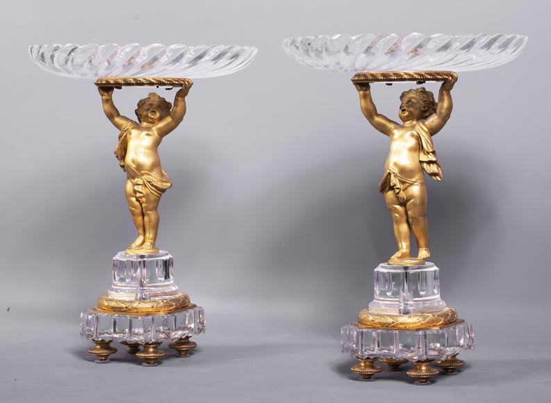 Surtout de table aux putti en bronze doré et cristal de Baccarat-2