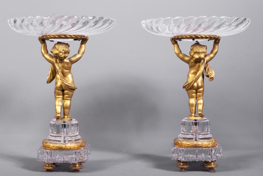 Surtout de table aux putti en bronze doré et cristal de Baccarat-9