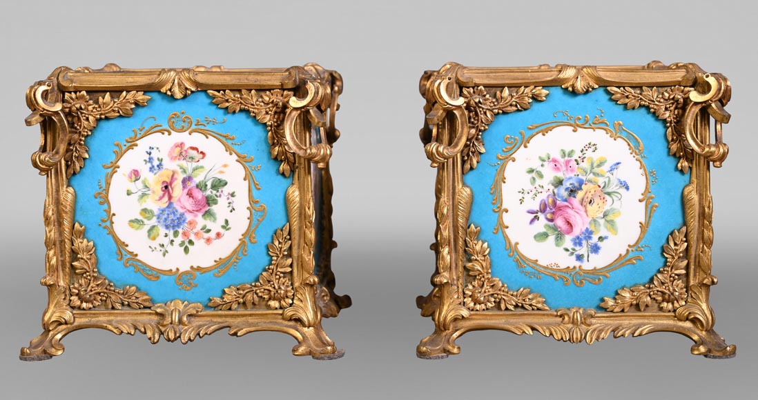 Alfred-Emmanuel-Louis Beurdeley (att.), paire de petites caisses à oranger en porcelaine peinte et bronze doré.-1