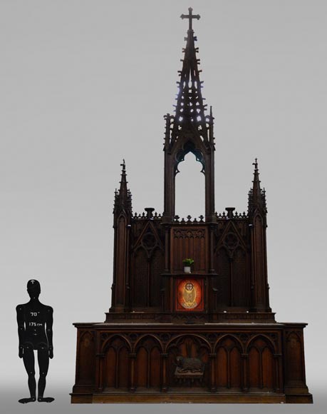 Grand autel d'église de style Néo-Gothique en chêne-0