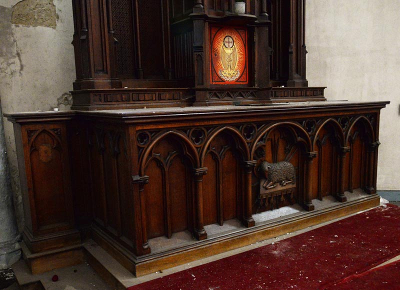 Grand autel d'église de style Néo-Gothique en chêne-4