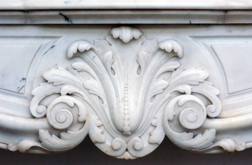 Cheminée Louis XV en marbre blanc-1