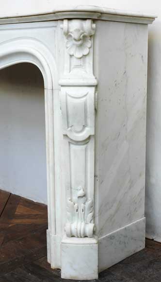 Cheminée Louis XV en marbre blanc-8