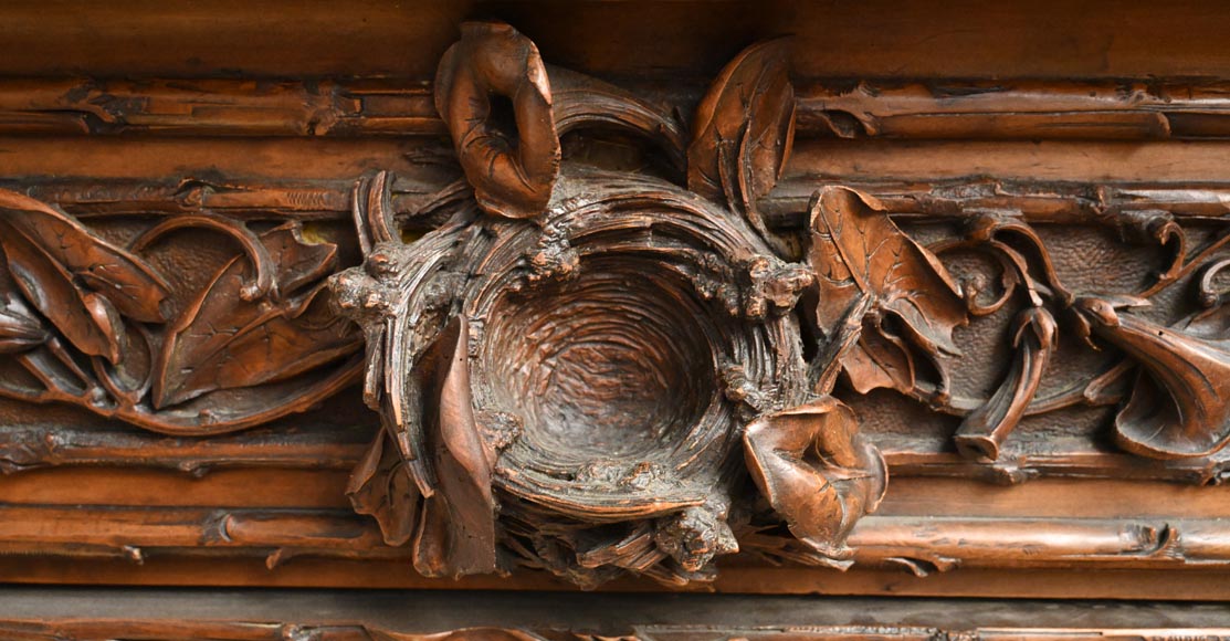 TAHAN (attribué à) — Importante armoire à glace en noyer sculpté à décor naturaliste-2
