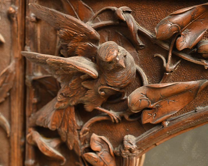 TAHAN (attribué à) — Importante armoire à glace en noyer sculpté à décor naturaliste-5